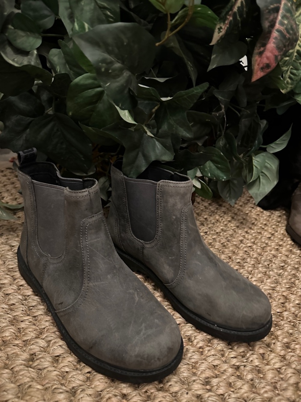 UGG Women’s Gray Suede Chukka Chelsea Boots